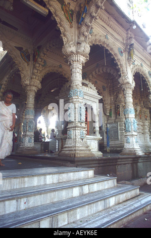 Piliers de l'architecture de Seigneur Shiva Babulnath temple hindou Inde Maharashtra Mumbai Banque D'Images