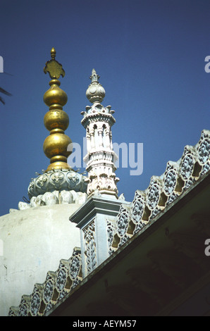 Apm71209 Dôme et minaret de la mosquée Masjid Minara Islam Mohamed Ali Road Bombay Inde Maharashtra Mumbai maintenant Banque D'Images