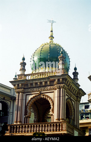 Apm71187 Dôme de l'Islam mosquée Masjid Minara Mohamed Ali Road Bombay Inde Maharashtra Mumbai maintenant Banque D'Images