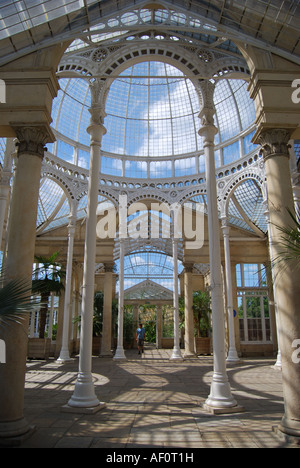 Dôme intérieur, The Great Conservatory and Gardens, Syon House, Brentford, London Borough of Hounslow, Greater London, Angleterre, Royaume-Uni Banque D'Images