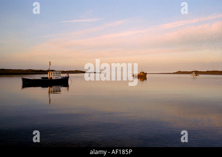 L'aube sur l'estuaire de la rivière Esk sur le bord de la mer d'Irlande en Cumbria, Angleterre. Banque D'Images