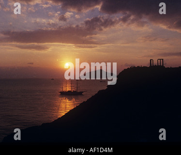 Grèce,Sounion.Coucher de soleil au temple de Poséidon.La légende raconte que Aegeus Roi d'Athènes(La mer) a sauté à sa mort il y Banque D'Images