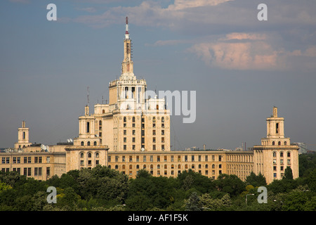 Casa Scanteii aussi connu comme Casa place Presei Libere, Maison de la presse libre, Piata place Presei Libere, Bucarest, Roumanie Banque D'Images