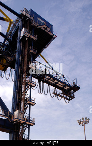Grues SUPER AU TRAVAIL Terminal Conteneurs du Port de Chennai Banque D'Images