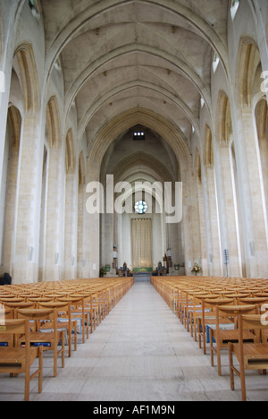 Vue intérieure de la Nef, Cathédrale de Guildford, Stag Hill, Guildford, Surrey, Angleterre, Royaume-Uni Banque D'Images