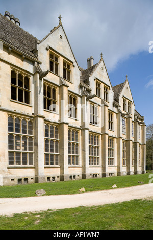 Hôtel particulier de Woodchester un bâtiment victorien mystérieusement laissé inachevé sur les Cotswolds près de Nympsfield, Gloucestershire Banque D'Images