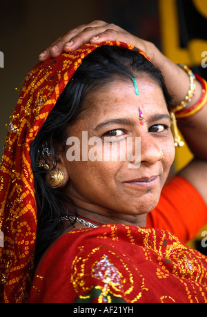 Femme tribale de Rabari souriante à una, Gujarat, Inde Banque D'Images