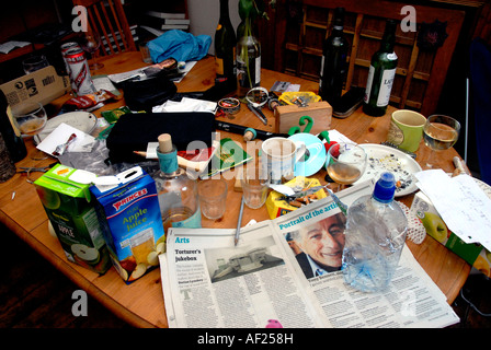 Table à manger le matin, après une séance en résidence d'étudiants. Banque D'Images