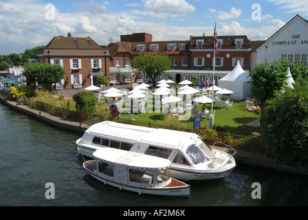 Le Compleat Angler Restaurant et Tamise, Marlow, Buckinghamshire, Angleterre, Royaume-Uni Banque D'Images