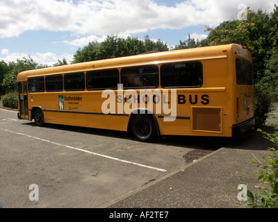 Autobus scolaire jaune de l'arrière Banque D'Images