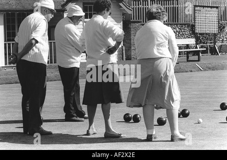 Des couples boulodrome. Banque D'Images