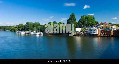 Tamise vu de Hampton Court Bridge East Molesey Surrey England UK Banque D'Images