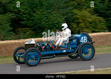 Grand Prix 1906 Darracq sur la course au Goodwood Festival of Speed, Sussex, Angleterre. Banque D'Images