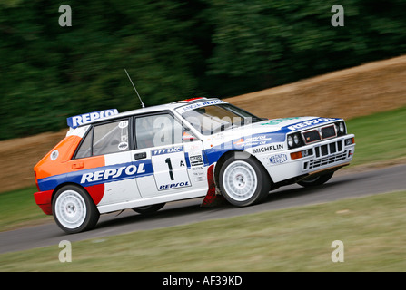 1993 Lancia Delta HF Integrale sur la course au Goodwood Festival of Speed, Sussex, Angleterre et entraîné par Mike Rimmer. Banque D'Images