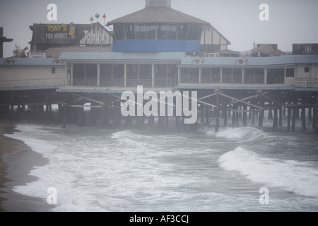 La Jetée de brouillard à la jetée de Redondo Beach, Redondo Beach, Californie du Sud USA Banque D'Images