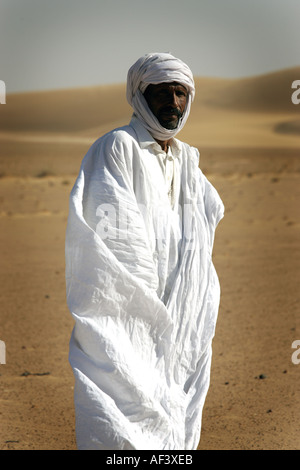 Un guide du Sahara en Mauritanie Banque D'Images