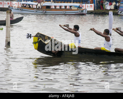 Vallamkali, la course traditionnelle de bateaux à serpents, est le point culminant du festival Onam. Lac de Punnamada, Alappuzha, Kerala. Août - septembre Banque D'Images