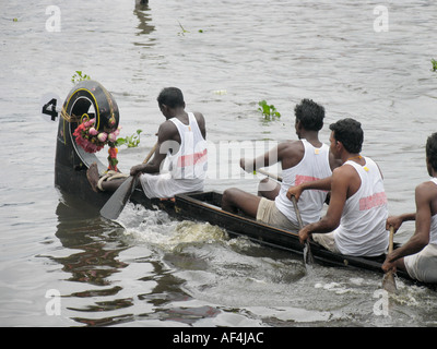 Vallamkali, la course traditionnelle de bateaux à serpents, est le point culminant du festival Onam. Lac de Punnamada, Alappuzha, Kerala. Août - septembre Banque D'Images