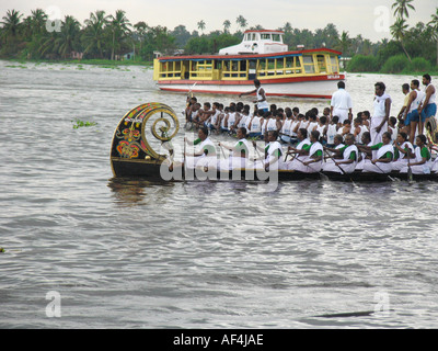 Vallamkali, la course traditionnelle de bateaux à serpents, est le point culminant du festival Onam. Lac de Punnamada, Alappuzha, Kerala. Août - septembre Banque D'Images