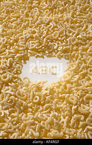 Chiffres et lettres Spaghetti écrit ABC Banque D'Images