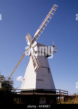 Moulin en bois avec des voiles à Sandwich Kent Banque D'Images