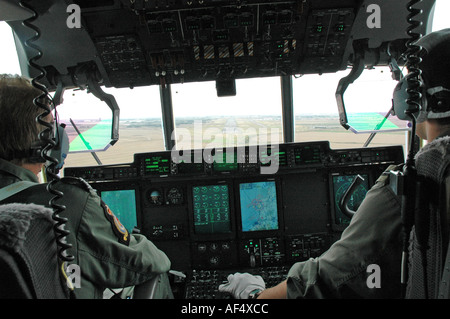 Poste de pilotage de la RAF C130 Hercules Banque D'Images