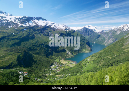 Vue sur Geiranger Geirangerfjorden et d'Grindalseter More og Romsdal Norvège Stranda Banque D'Images