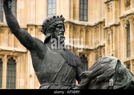 Richard Coeur de Lion (1860) par Marochetti tht à Maisons du Parlement, Londres. Banque D'Images