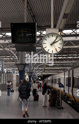 Les trains Eurostar Bruxelles midi, horloge, Eurostar, billet , voyageur, gare, France, Waterloo, midi, Bruxelles, Belgique, fran Banque D'Images