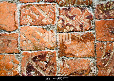 Carreaux médiéval sur le sol de l'église du xiie siècle à Chastleton, Gloucestershire, Royaume-Uni Banque D'Images