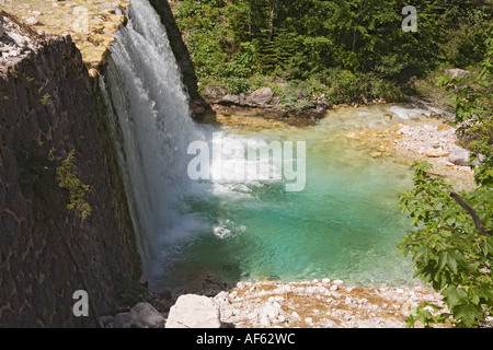 KRANJSKA GORA SLOVÉNIE Juin UE Une cascade sur Velika Pisnica avec de l'eau potable claire merveilleux Banque D'Images