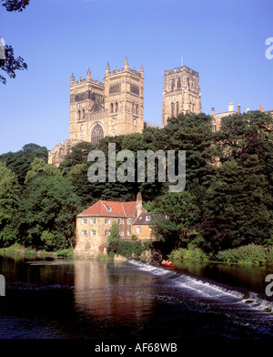 Vue de la cathédrale de Durham sur la rivière Wear Banque D'Images