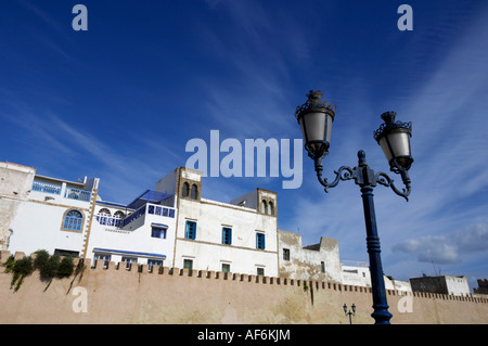 Bâtiments blanchis à la chaux et de fortification Essaouira Maroc Afrique du Nord Banque D'Images