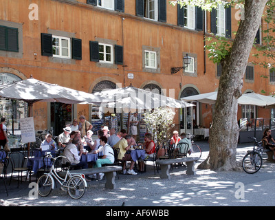 Géographie / voyages, Italie, Toscane, Lucca, restaurant en face de l'Hôtel Universo, la Piazza Napoleone, Additional-Rights Clearance-Info-Not-Available- Banque D'Images