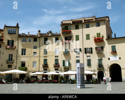 Géographie / voyages, Italie, Toscane, Lucca, la Piazza Anfiteatro, Additional-Rights Clearance-Info-Not-Available- Banque D'Images