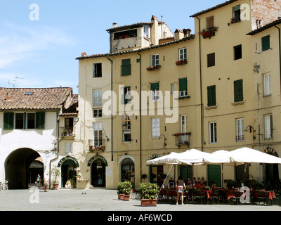 Géographie / voyages, Italie, Toscane, Lucca, la Piazza Anfiteatro, Additional-Rights Clearance-Info-Not-Available- Banque D'Images