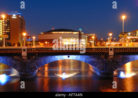 Queens Bridge sur la rivière Lagan Belfast Banque D'Images