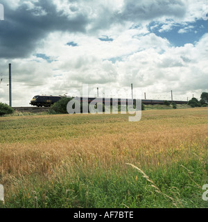 Fin des années 1980, l'historique de l'image classe GNER 91 train électrique. United Kingdom. L'Angleterre. Le Yorkshire. Banque D'Images