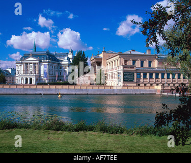 Géographie / voyage, Allemagne, Mecklembourg-Poméranie-Occidentale, Schwerin, vues sur la ville, paysage urbain state theatre et musée d'art, lac, vue extérieure , Additional-Rights Clearance-Info-Not-Available- Banque D'Images