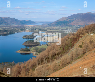 Avis sur Derwentwater vers le lac Bassenthwaite et Keswick de Walla Crag, Lake District, United Kingdom. Banque D'Images