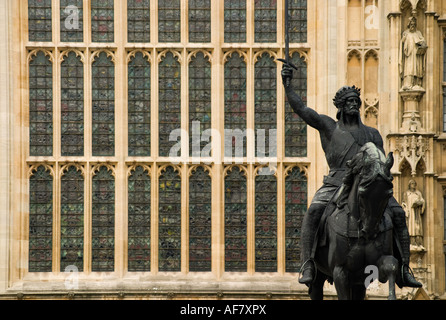 Richard Coeur de Lion (1860) par Marochetti dans les Maisons du Parlement, Londres Banque D'Images