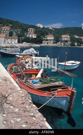 Bateaux de pêche au bord de l'eau Croatie les îles Élaphites Sipan Banque D'Images