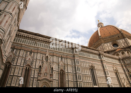 La façade néo-gothique de la cathédrale Santa Maria del Fiore, la Piazza del Duomo Florence Toscane Italie Banque D'Images