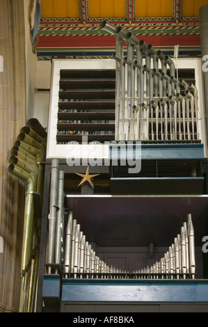 Un orgue moderne dans la cathédrale de Blackburn, Lancashire, UK Banque D'Images