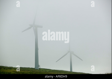 Sedburgh éoliennes au-dessus dans la brume, Cumbria, Royaume-Uni Banque D'Images