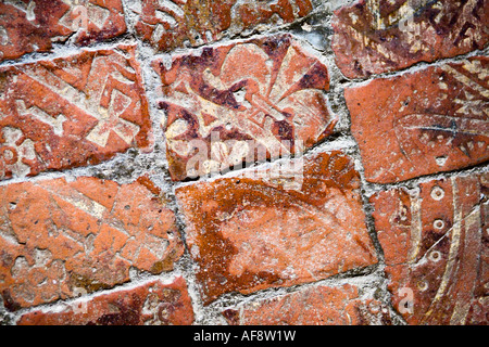 Carreaux médiéval sur le sol de l'église du xiie siècle à Chastleton, Gloucestershire, Royaume-Uni Banque D'Images