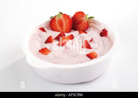 Crème aux fraises dans un bol, close-up Banque D'Images