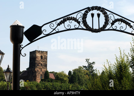 Dans Saltbarrow Archway, marché et l'église Saint Augustin, Droitwich, Worcestershire, Angleterre, RU Banque D'Images