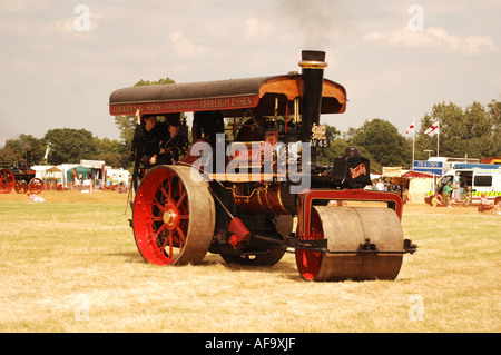 Machine à vapeur rouleau compresseur à l'escadre et roues à vapeur dans le Suffolk Rougham UK 2006 Banque D'Images