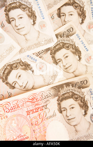 Cinquante livres sterling note répartis pour former un arrière-plan Banque D'Images